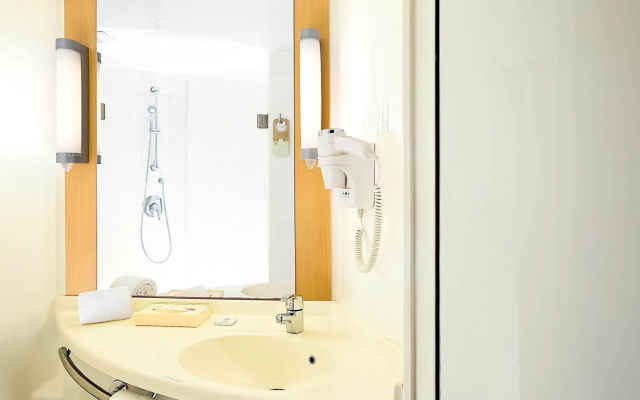 ibis Gurgaon Golf Course Road Hotel
