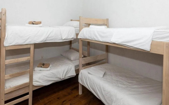 Lav Hostel & Café