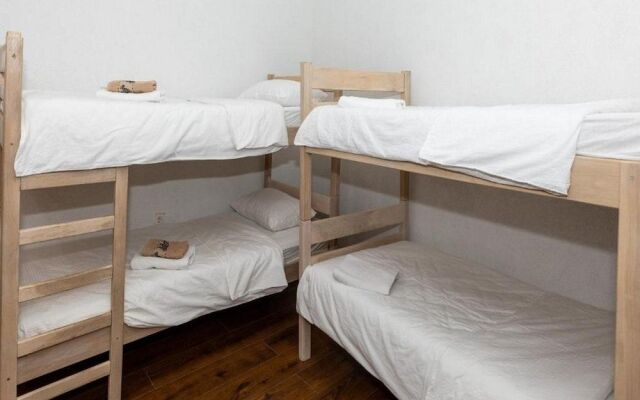 Lav Hostel & Café