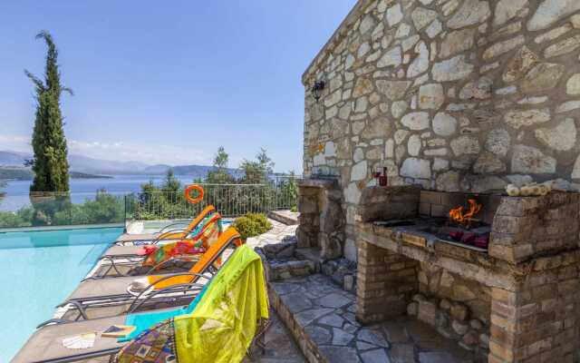 Scirocco And Folitsa Villas