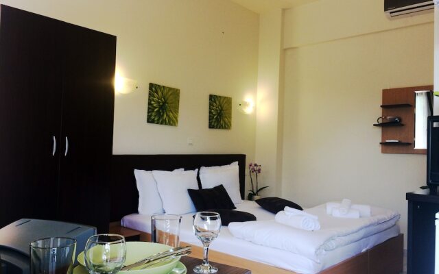Posto studio 2 chania crete 100 m from the beach