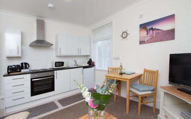 Three Beaches Holiday Apartments - close to Goodrington beach in Paignton