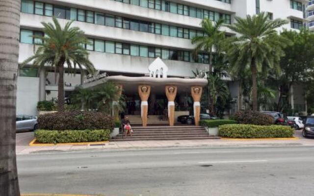 Miami Beach Suncoast Apartment III