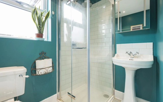 Spectacular Shepherds Bush Home close to Westfield