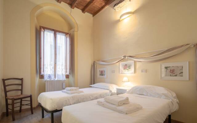 Romantic Pitti by Mmega