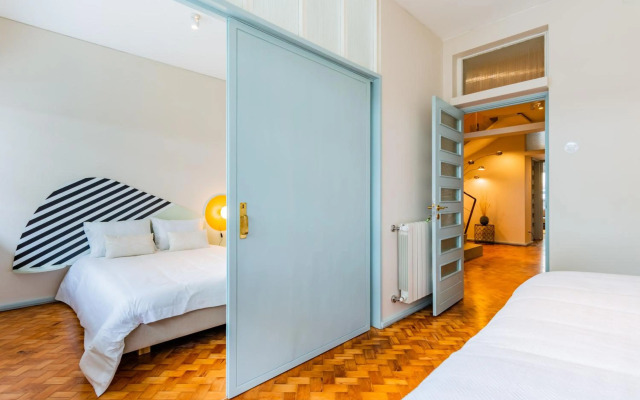 UNIQUE Modernist Duplex apartment & PARKING