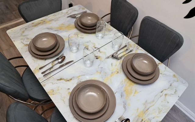 Kingston Duplex Apt Balcony, Parking & Wi-fi