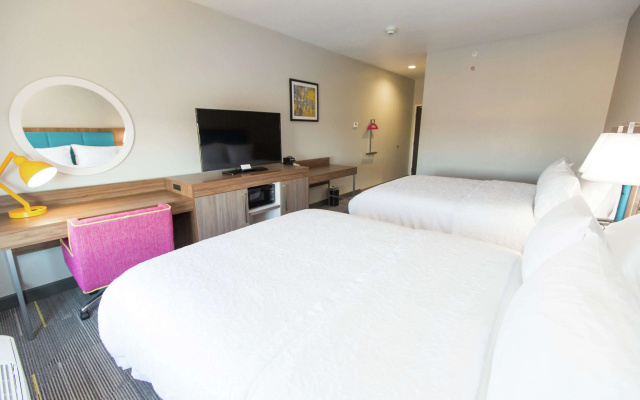 Hampton Inn Mustang
