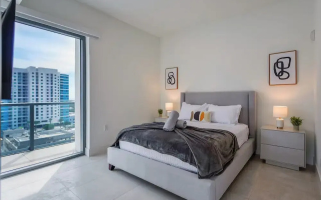 Brickell Heart Condo with Amazing Views