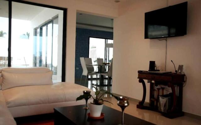 Espectacular casa grande vacacional en Manta!