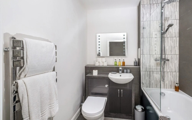 Town Center 2 bed Serviced Apartment 8