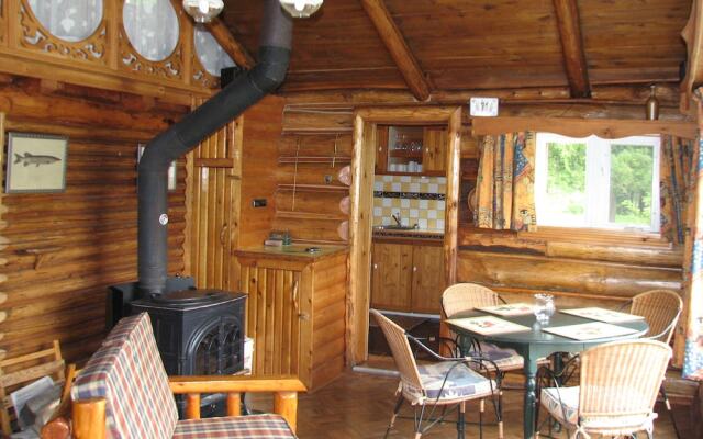 Kan-à-Mouche Pourvoirie Auberge et Chalets