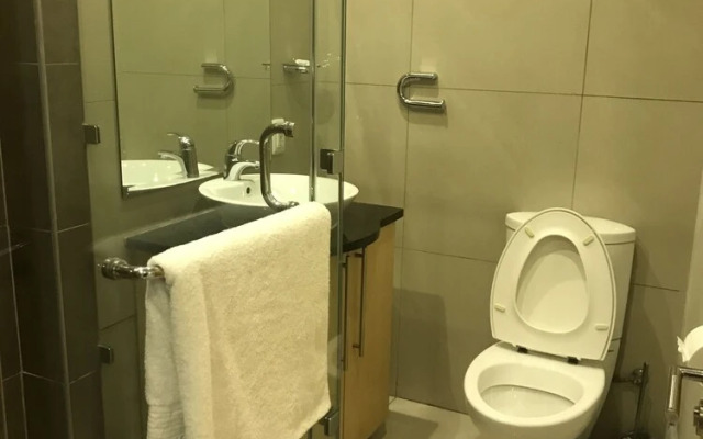First Divine Suites - Hydro Park