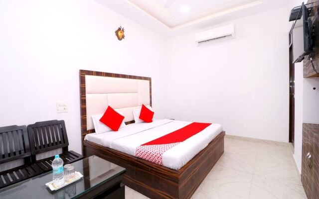 Oyo 43845 Hotel Red Velvet Inn