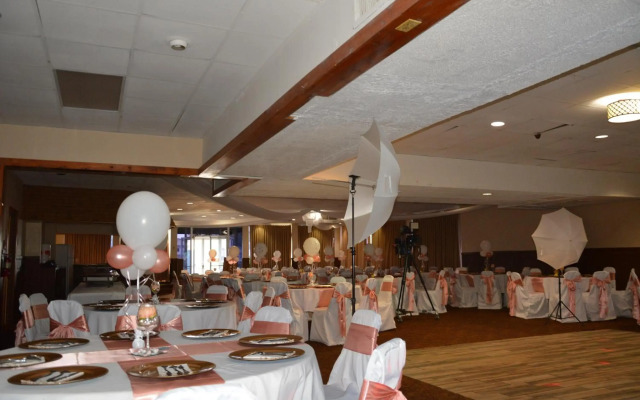 Columbus Grand Hotel & Banquet Center
