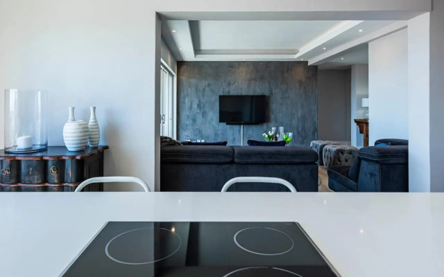 Bantry Bay - Stunning New 2 bed with ocean views