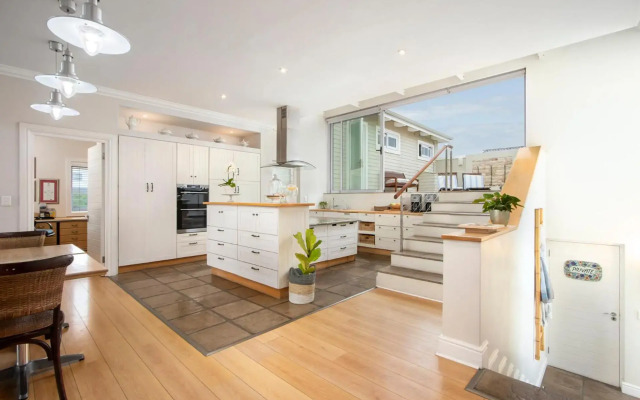 138 Marine Beachfront Guesthouse