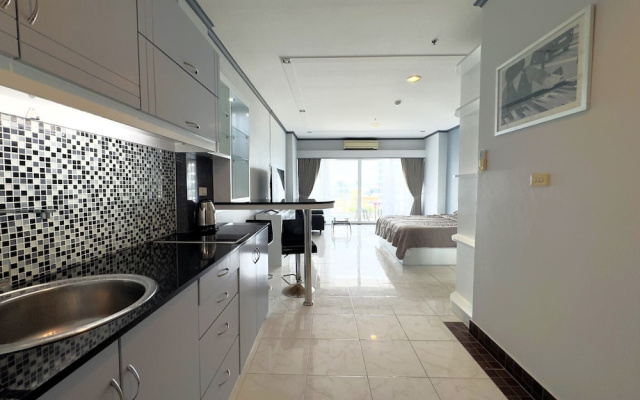Sea View Studio - Jomtien Beachfront - View Talay 8