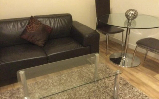 Charming 2-bedrooms City Centre Apartment-no Party