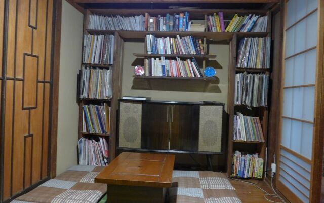 Small World Guest House - Hostel