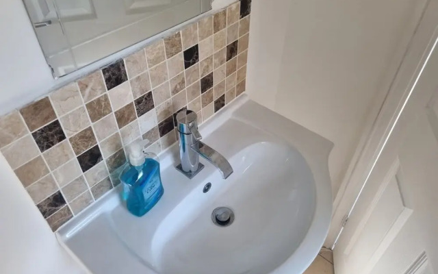 Britton Street Retreat - 4 Bedroom House