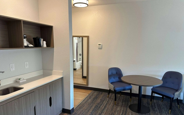 La Quinta Inn & Suites by Wyndham Macon West