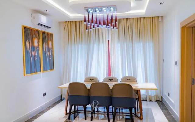 Sujimoto AveMontaigne BananaIsland Ikoyi