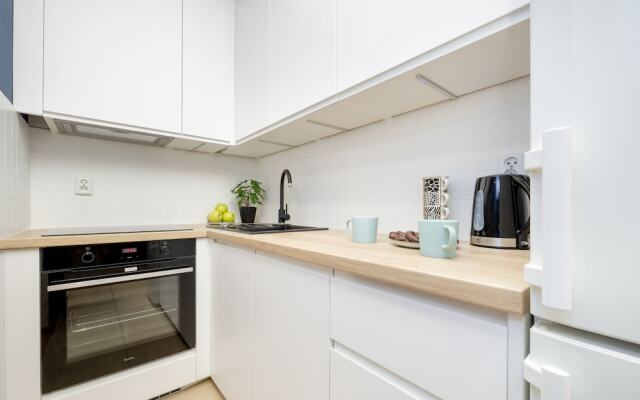 Bukowińska Apartment Warsaw by Renters