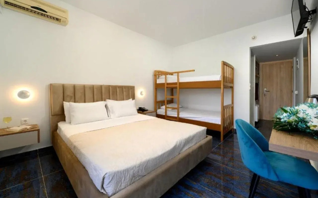 Ninos Grand Beach Hotel & Resort