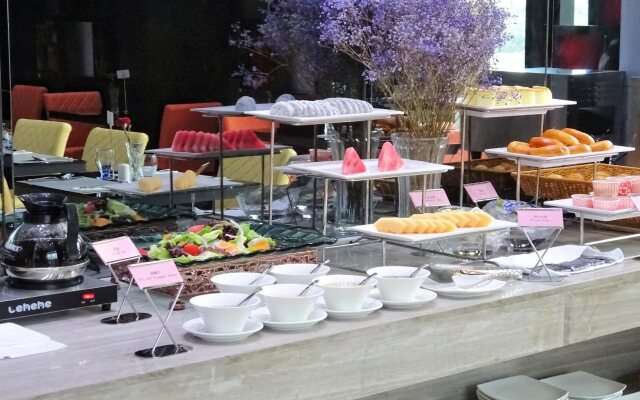 Holiday Villa Hotel & Residence