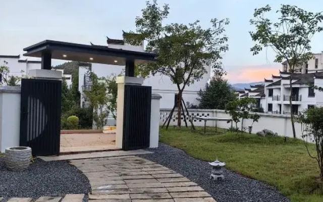 Taining Extraordinary Companion Mountain Residence