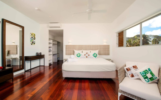 Crystal Blue Lagoon Villas