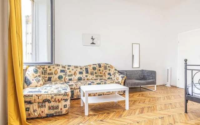 Bright 2BR Apartment Near Danube