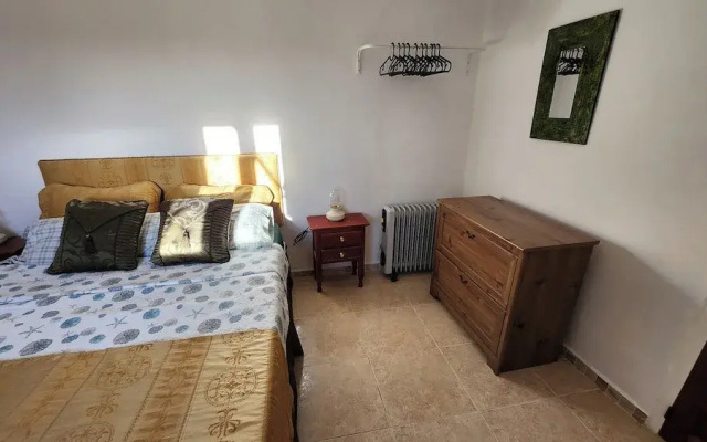 Casita-5guests-pool-patio-bbq-parking-fireplace