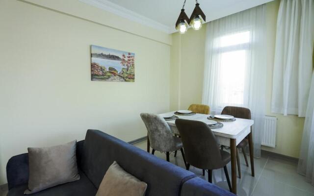 Central and Comfy Flat With Balcony in Muratpasa