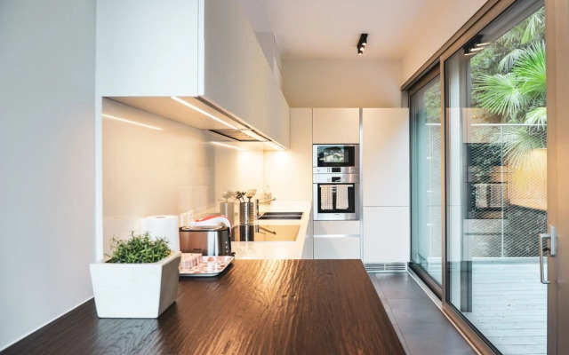 One & Only Lake View Penthouse No01