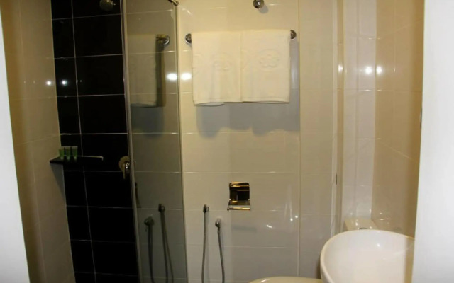 906 Premier Hotel