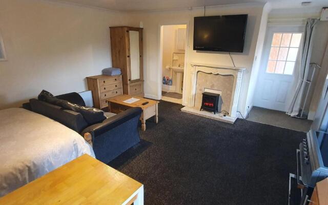 Sherwood Studio Annexe 1 Bedroom Entire Property