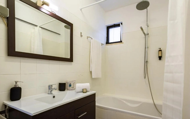 Charming Beachside Apartment w/ Pool by LovelyStay