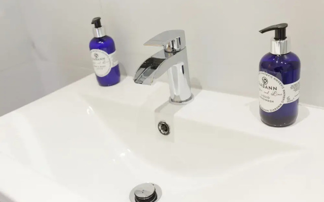 Dollar Apartments at 39