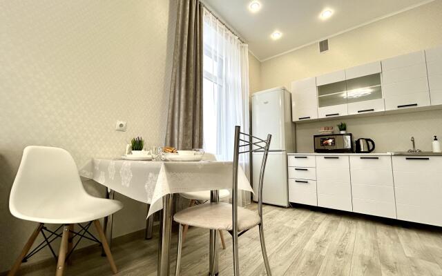 4 Сезона на улице Академика Сулейманова 10