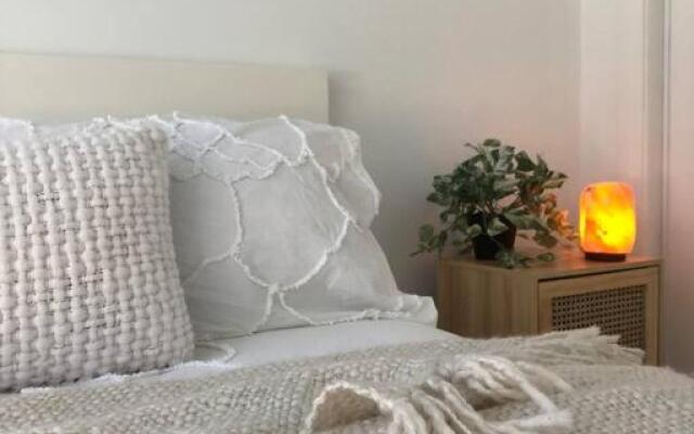 Luxurious Bayside Retreat, 2 min walk to the beach