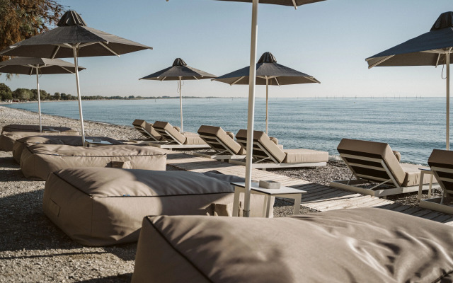 Akrotiri Olympus Luxury Suites