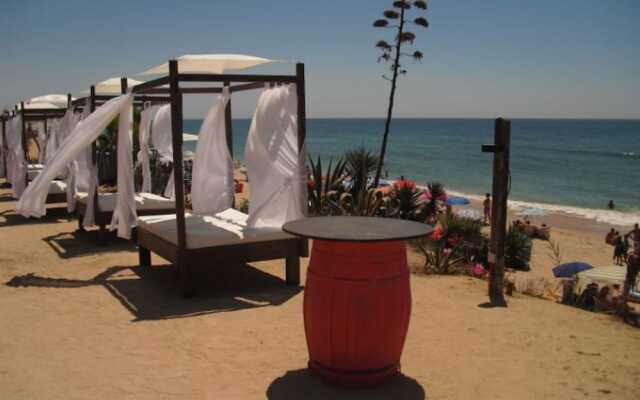 Zahora 101280 2 Bedroom Apartment By Mo Rentals