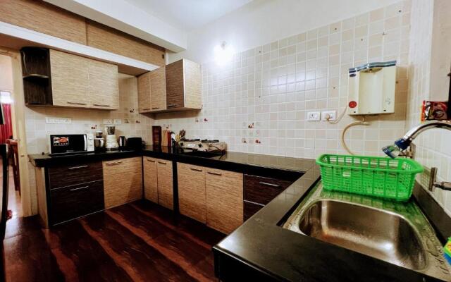 Delightful 2BHK with private veranda in the city.
