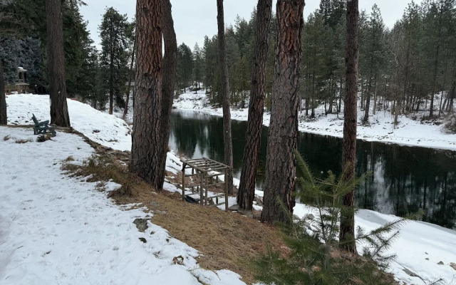 All Seasons River Inn