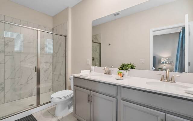 Edgy, Modern 6 Bed 5 Bath