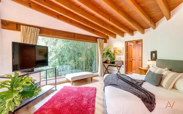 Lavish Villa with Pool I Jacuzzi, Gym & Tennis Court