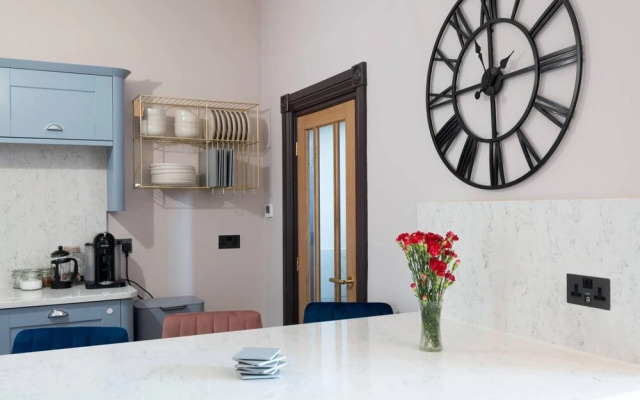 Beachfront Escape & Wow Sea Views, Luxury Retreat