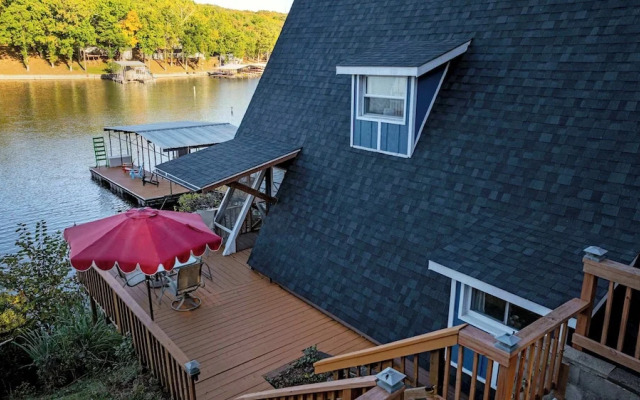 Sunrise Oasis - Enjoy Lakefront Living